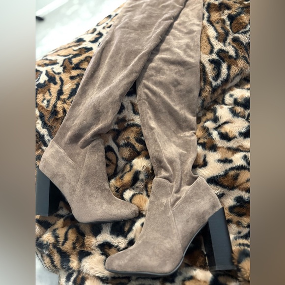 Steve Madden taupe/brown Suede Women's over knee Boots - Picture 2 of 5